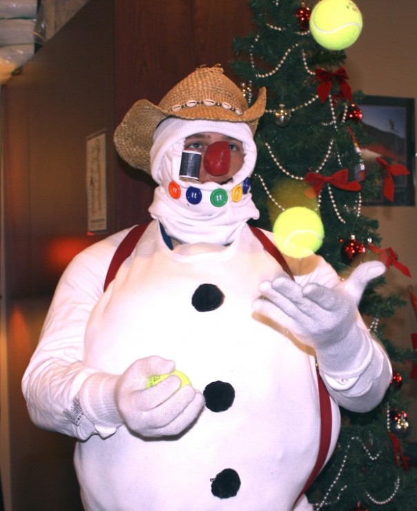 frosty the snowman (dr.reilly) juggling for the bridge to wonderland parade 2012
